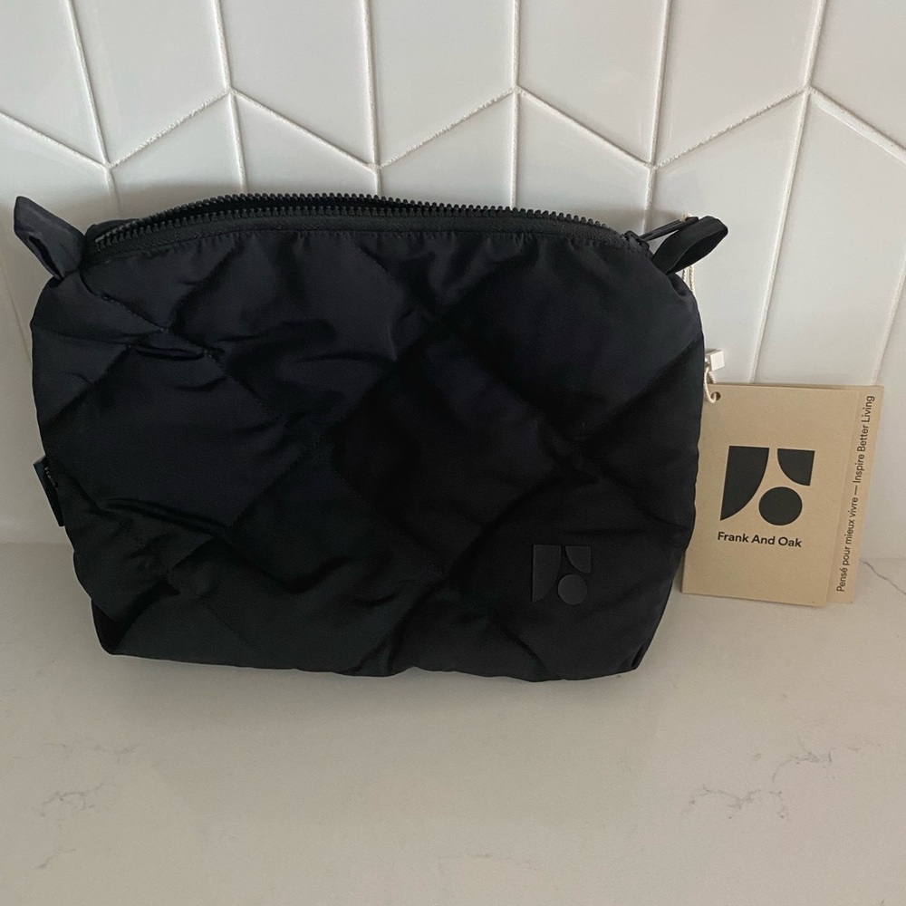 Frank and Oak multipurpose Puffer Pouch